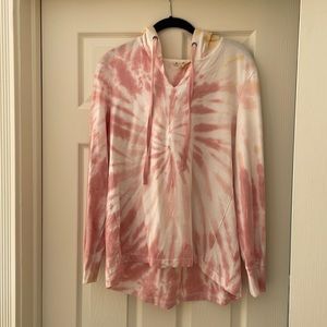 TIE DYED PULLOVER V NECK HOODIE long sleeves. size med.